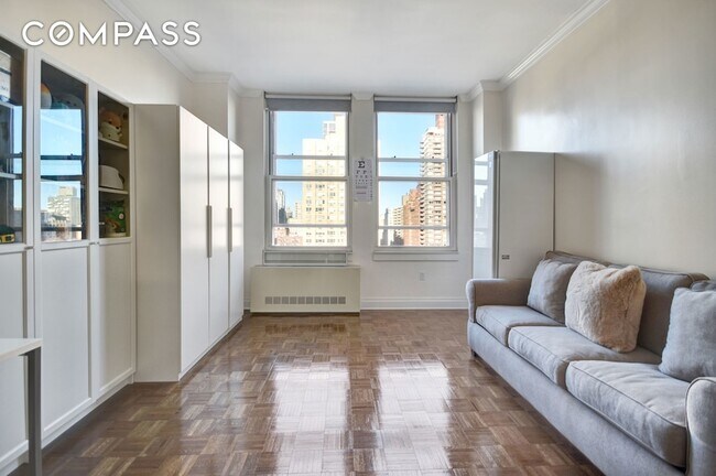 350 E 82nd St, Unit 11B in New York, NY - Building Photo - Building Photo