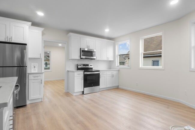 3 James St, Unit 2 in Meriden, CT - Building Photo - Building Photo