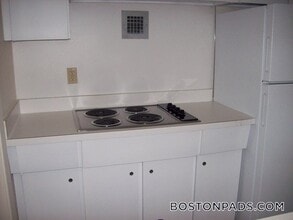 1455 Commonwealth Ave, Unit 317 in Boston, MA - Foto de edificio - Building Photo