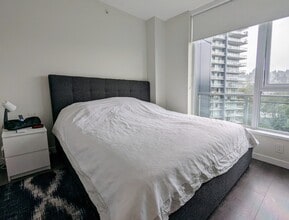 305 Morrissey Rd in Port Moody, BC - Building Photo - Building Photo