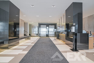 10W W 15th St in New York, NY - Building Photo