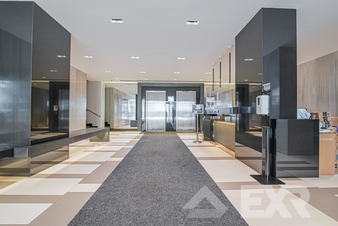 10W W 15th St in New York, NY - Building Photo