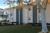 Carlton by the Sea in Carlsbad, CA - Foto de edificio - Building Photo