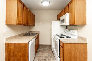 1/2 OFF 1ST MONTHS RENT!!! APPLY TODAY CHA... in Des Moines, IA - Building Photo