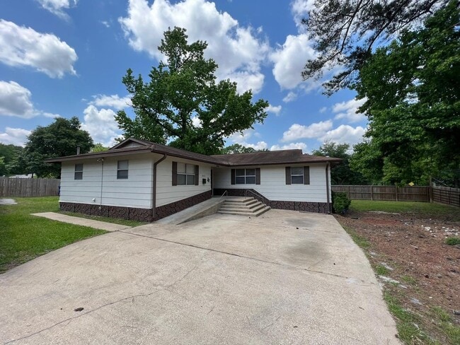 property at 3058 Old Colony Rd
