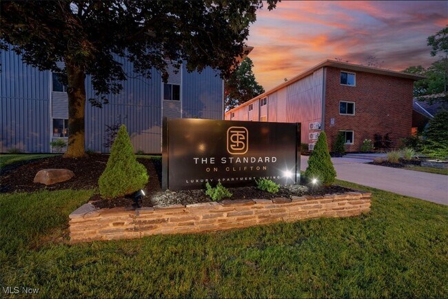 10532 Clifton Blvd in Cleveland, OH - Building Photo - Building Photo
