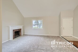 5224 Arlington Cir in Hanover Park, IL - Building Photo - Building Photo