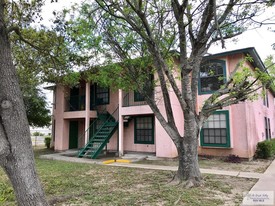 1405 Old Port Isabel Rd Apartamentos