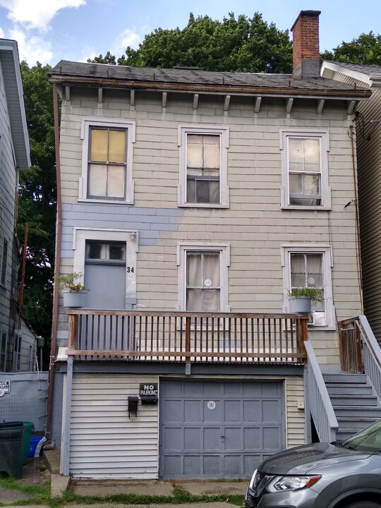 34 Gifford Ave, Unit 2nd floor in Poughkeepsie, NY - Building Photo