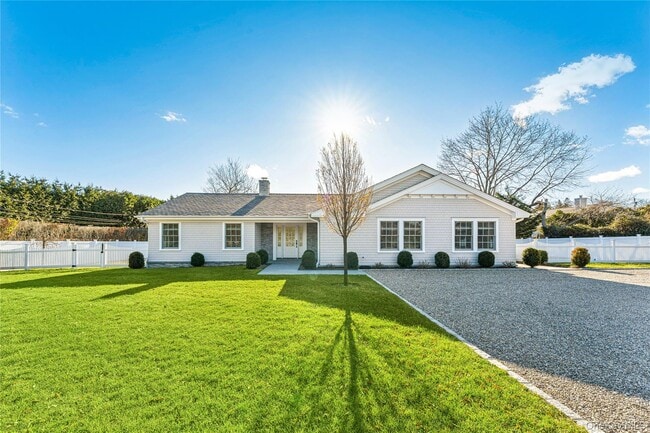 275 Mill Rd in Westhampton Beach, NY - Building Photo - Building Photo