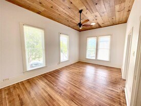 514 E University Ave in Georgetown, TX - Building Photo