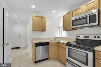 1526 Brown St in Philadelphia, PA - Building Photo - Building Photo