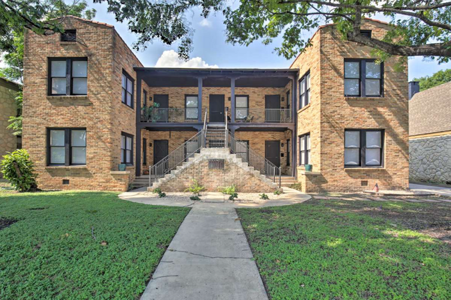 209 E Rosewood Ave in San Antonio, TX - Building Photo - Building Photo