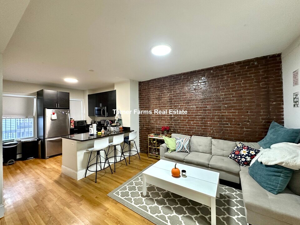 12 Parker Hill Ave, Unit 1 in Boston, MA - Building Photo