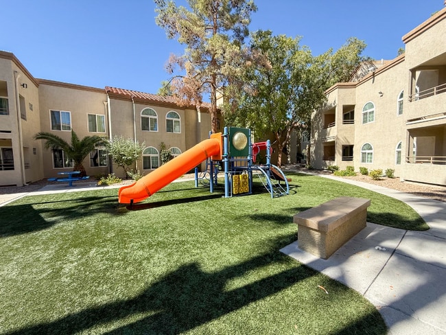 3145 E Flamingo Rd in Las Vegas, NV - Building Photo - Building Photo