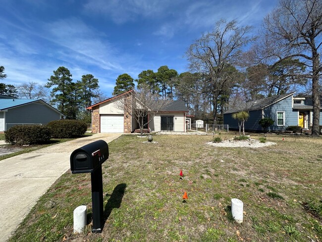 103 Alexander Ln in Spring Lake, NC - Building Photo - Building Photo