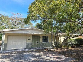 5052 Cougar Loop in Holiday, FL - Building Photo