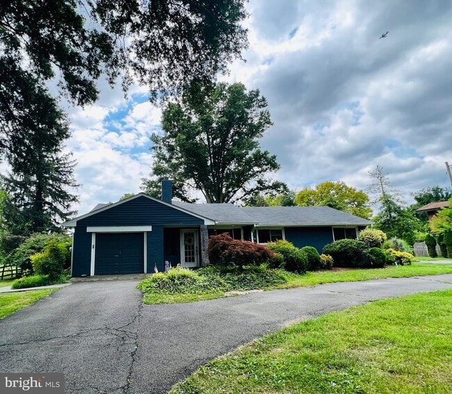 19386 Youngs Cliff Rd in Sterling, VA - Building Photo - Building Photo
