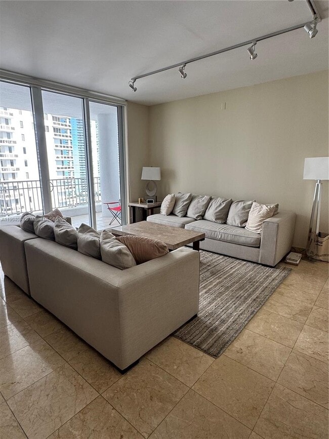 801 Brickell Key Blvd