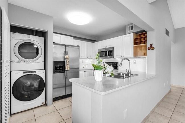 341 W Park Dr in Miami, FL - Building Photo - Building Photo