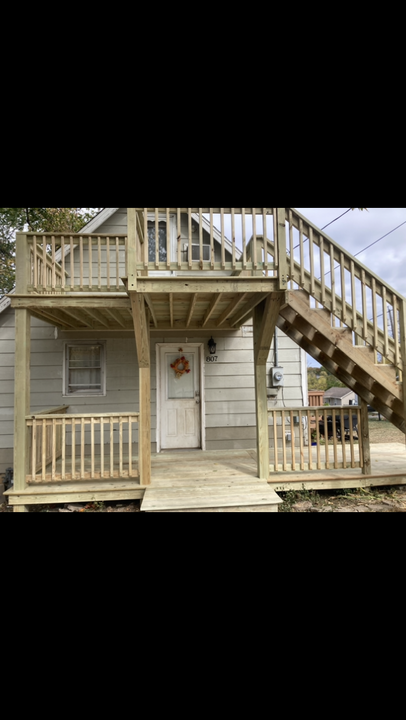 807 E Walnut St in Ozark, MO - Building Photo