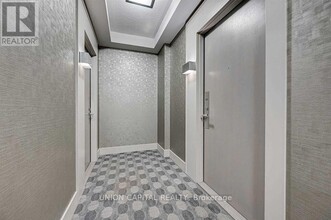 7165-7165 Yonge St in Vaughan, ON - Building Photo - Building Photo