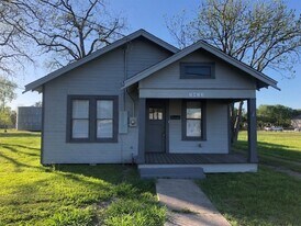 3022 School St in Needville, TX - Building Photo