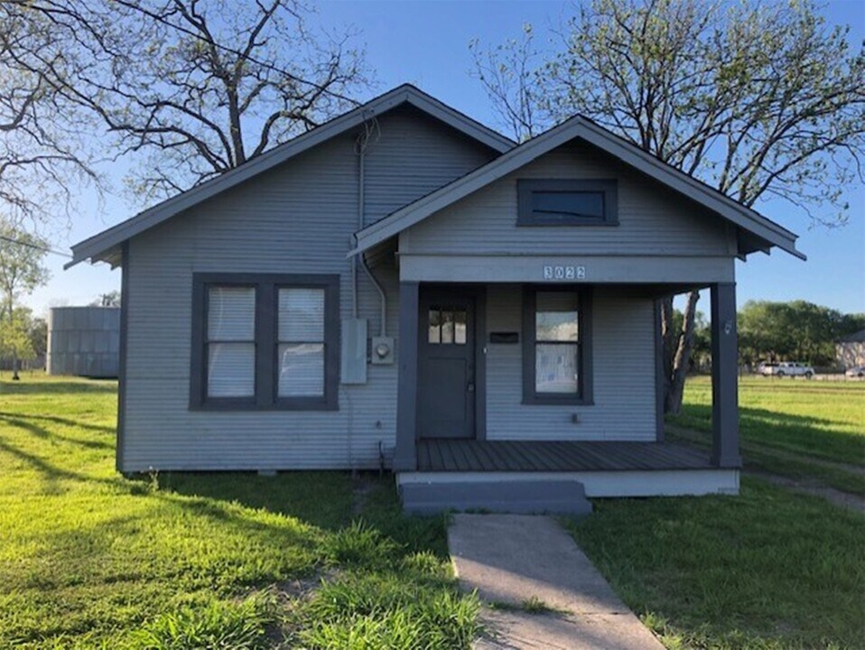 3022 School St in Needville, TX - Building Photo