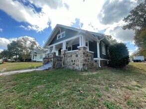 616 2nd Ave SE in Hickory, NC - Building Photo - Building Photo