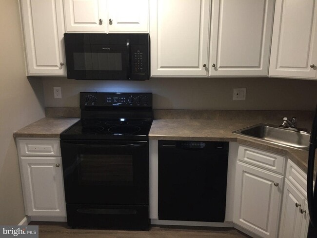 1402 Huntingdon Mews, Unit 1402 in Clementon, NJ - Foto de edificio - Building Photo