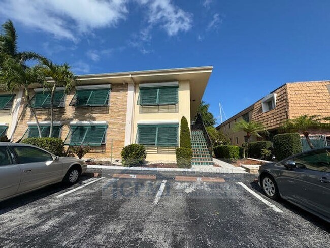 120 Isle of Venice Dr in Fort Lauderdale, FL - Building Photo - Building Photo