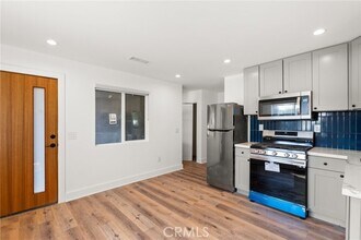 901 Micheltorena St in Los Angeles, CA - Building Photo - Building Photo