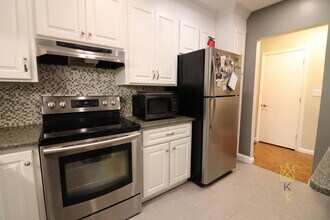 41 Centre St, Unit 106 in Brookline, MA - Building Photo - Building Photo