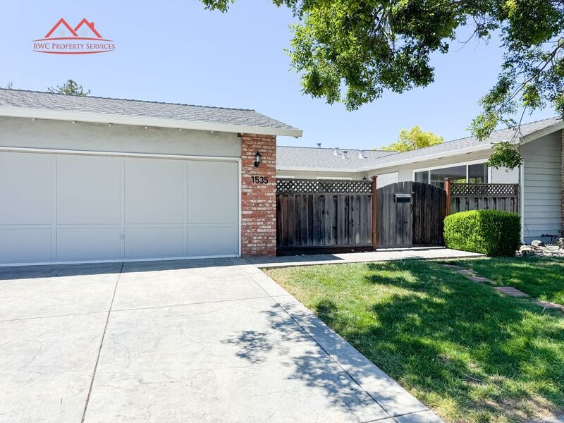 1535 Albatross Dr in Sunnyvale, CA - Building Photo