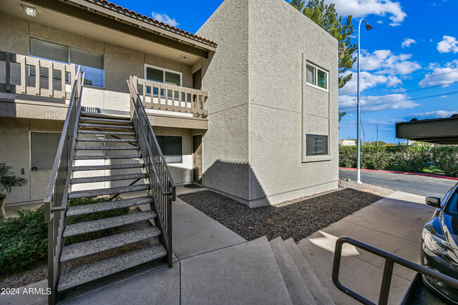 520 N Stapley Dr in Mesa, AZ - Foto de edificio - Building Photo