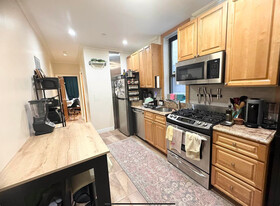 2817 37th St, Unit 2 in Astoria, NY - Building Photo