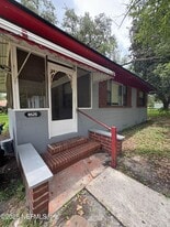 9525 Kentucky St in Jacksonville, FL - Building Photo