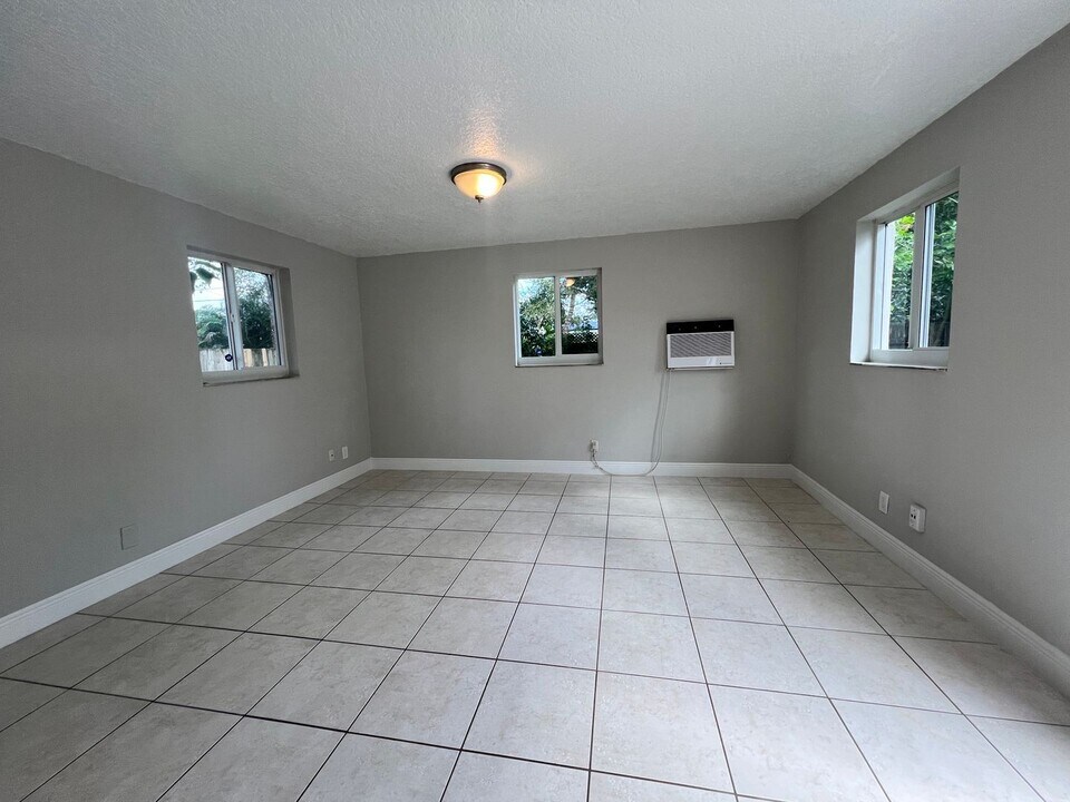 1304 NW 6th Ave in Fort Lauderdale, FL - Building Photo