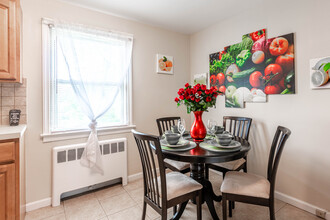 Lalor Gardens, LLC in Hamilton, NJ - Foto de edificio - Interior Photo