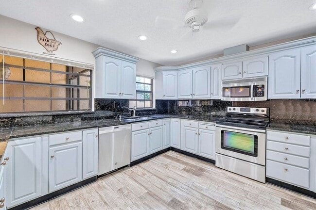 2075 NW 15th Pl in Delray Beach, FL - Building Photo - Building Photo