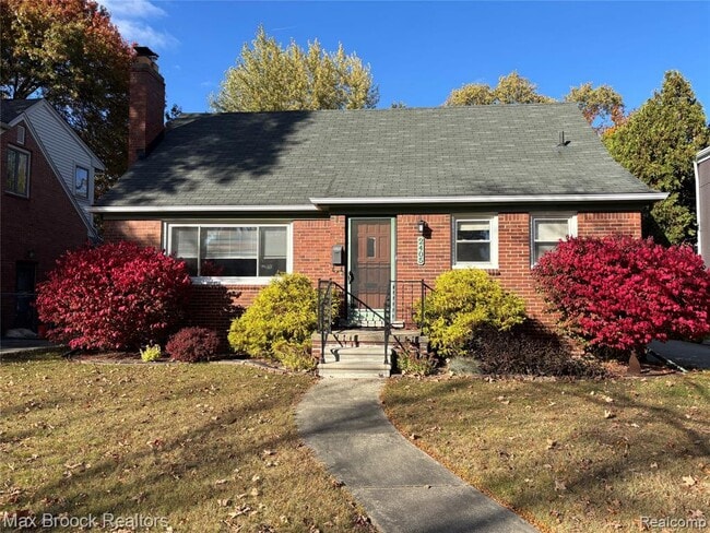 2405 Pembroke Rd in Birmingham, MI - Building Photo - Building Photo