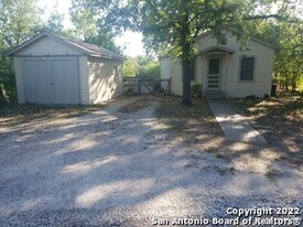 111 N Brackenridge St in Boerne, TX - Building Photo