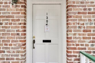 130 W Jones St in Savannah, GA - Building Photo - Building Photo