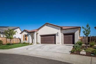 8305 Evans Tree Dr S in Roseville, CA - Building Photo - Building Photo