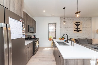 1336 W Bryn Mawr Ave, Unit 3F in Chicago, IL - Foto de edificio - Building Photo