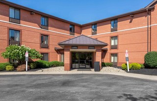 Furnished Studio-Cleveland - Middleburg He in Cleveland, OH - Building Photo