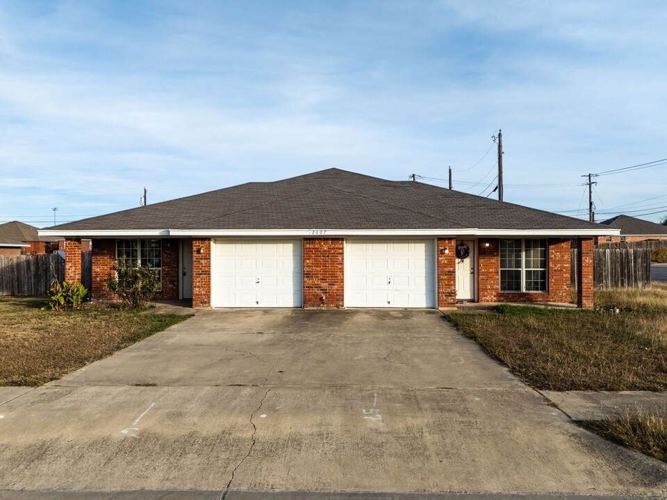 2607 Vernice Loop in Killeen, TX - Foto de edificio