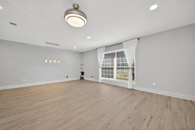 property at 8203 Huntermoor Cir