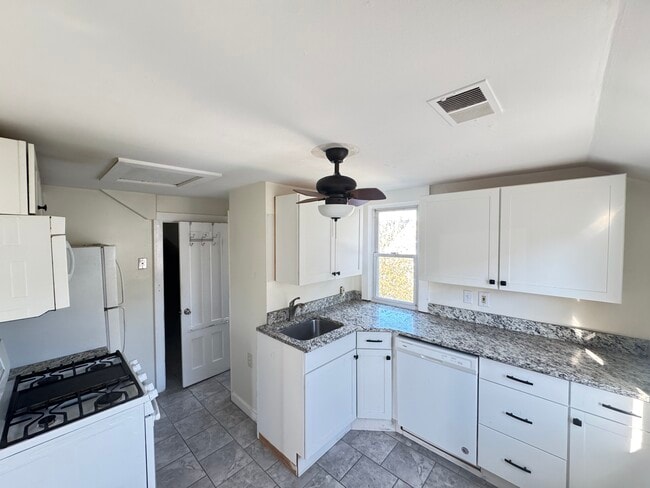 103 Center St in West Haven, CT - Building Photo - Building Photo