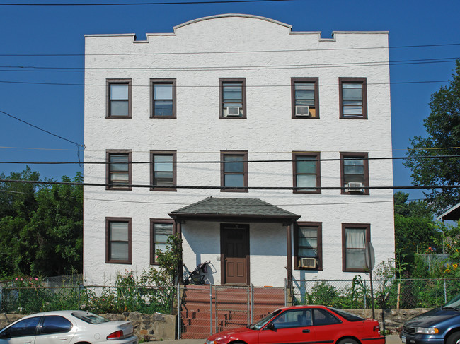 70 Clinton St in Tarrytown, NY - Building Photo - Building Photo